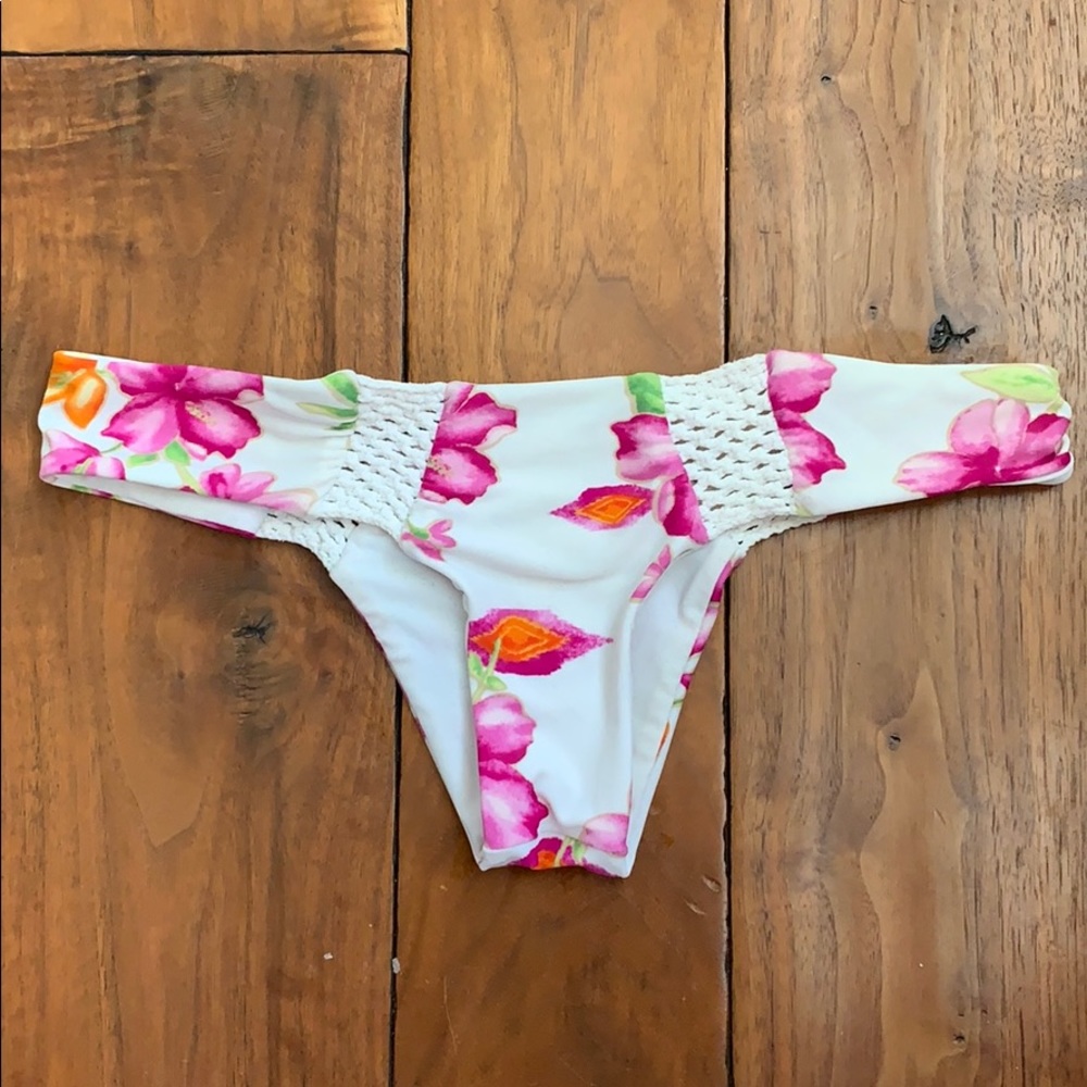 Frankie’s bikinis bottoms